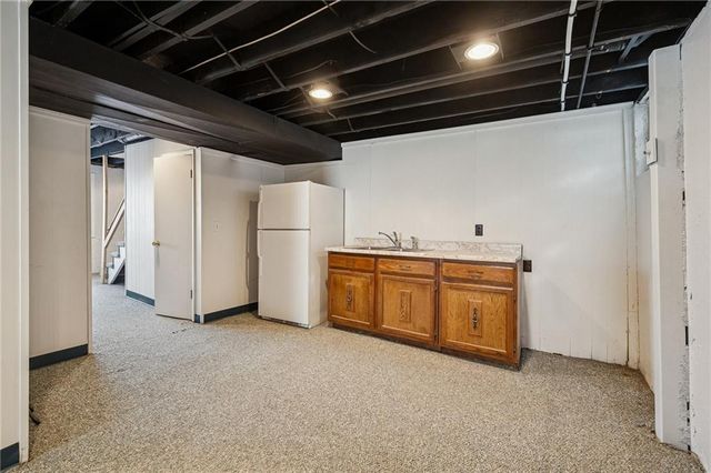 912 W 100th Terrace, Kansas City, MO 64114