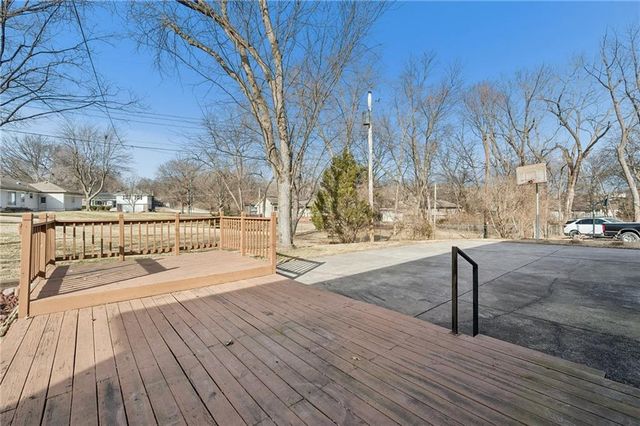 912 W 100th Terrace, Kansas City, MO 64114