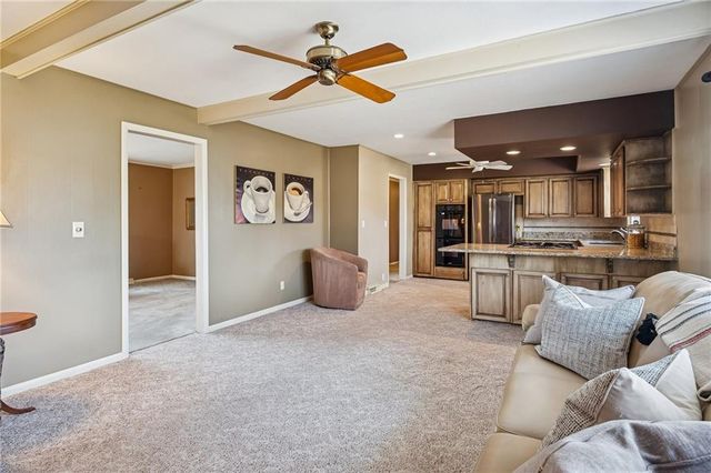 912 W 100th Terrace, Kansas City, MO 64114