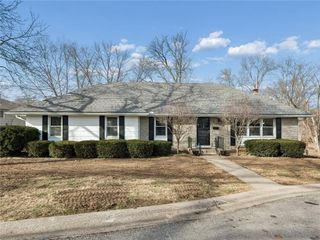 912 W 100th Terrace, Kansas City, MO 64114