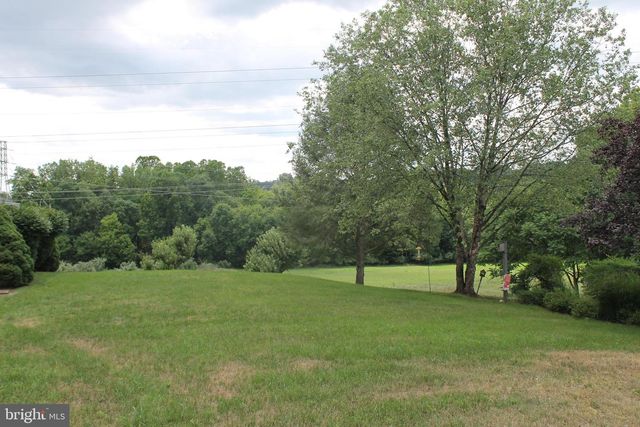 115 DOREEN DR, Hummelstown, PA 17036