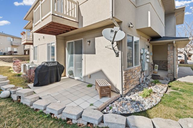 6633 W YELLOW POPPY DR, West Jordan, UT 84081