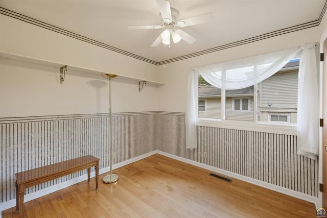 2707 SW Burnett RD, Topeka, KS 66614