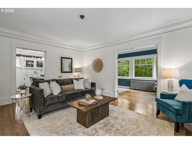 2352 Sw MARKET STREET Dr, Portland, OR 97201