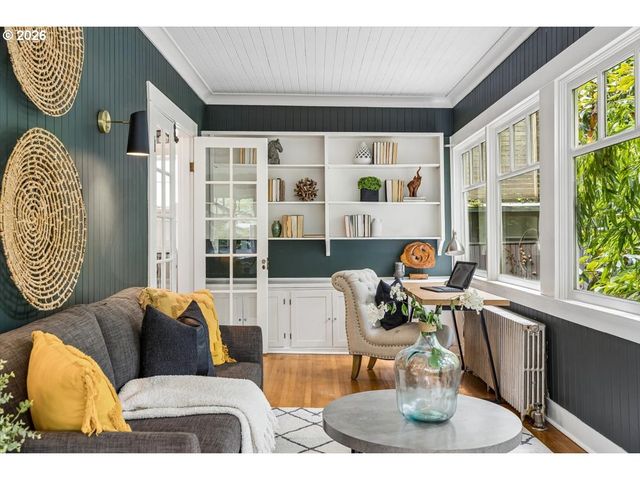 2352 Sw MARKET STREET Dr, Portland, OR 97201