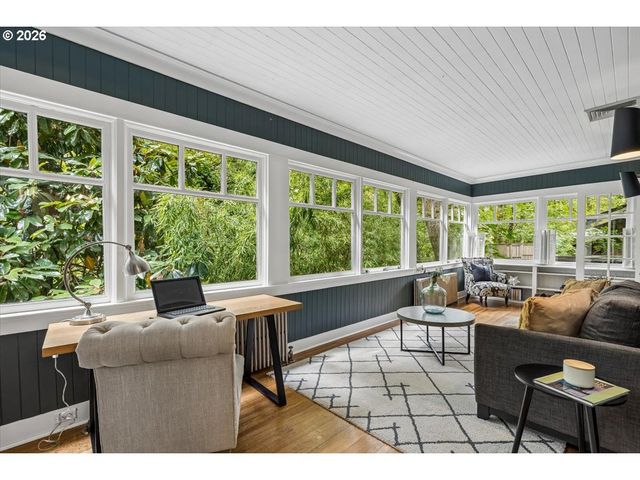 2352 Sw MARKET STREET Dr, Portland, OR 97201