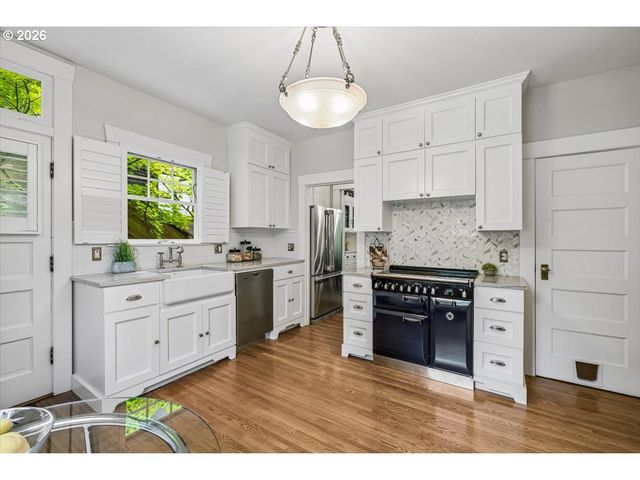 2352 Sw MARKET STREET Dr, Portland, OR 97201