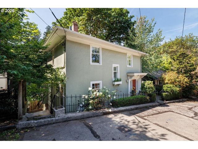 2352 Sw MARKET STREET Dr, Portland, OR 97201