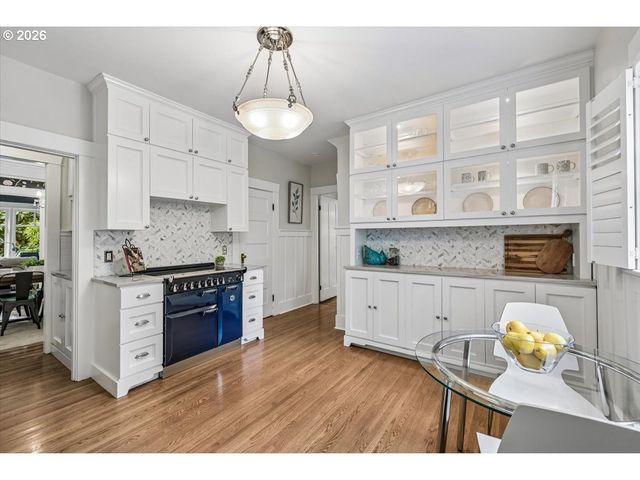 2352 Sw MARKET STREET Dr, Portland, OR 97201