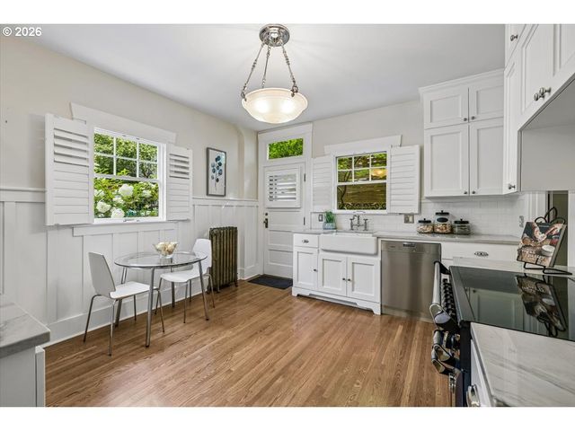 2352 Sw MARKET STREET Dr, Portland, OR 97201