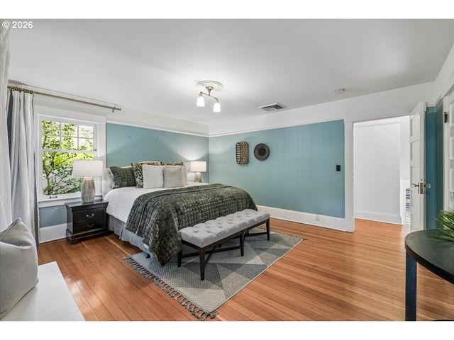 2352 Sw MARKET STREET Dr, Portland, OR 97201