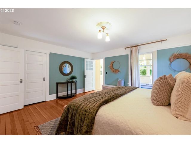 2352 Sw MARKET STREET Dr, Portland, OR 97201