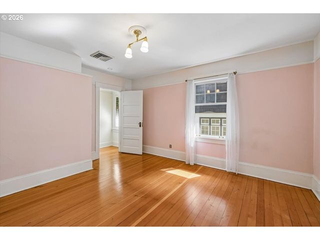 2352 Sw MARKET STREET Dr, Portland, OR 97201