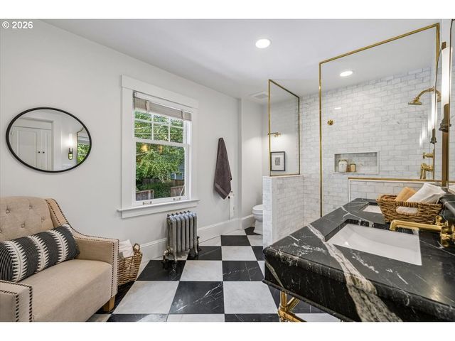 2352 Sw MARKET STREET Dr, Portland, OR 97201