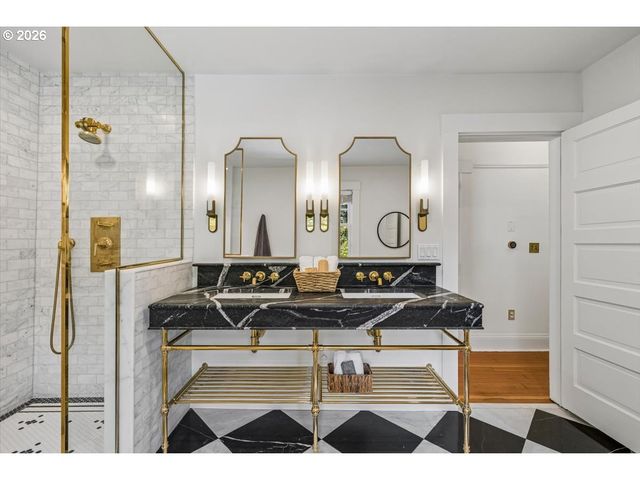 2352 Sw MARKET STREET Dr, Portland, OR 97201