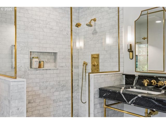 2352 Sw MARKET STREET Dr, Portland, OR 97201