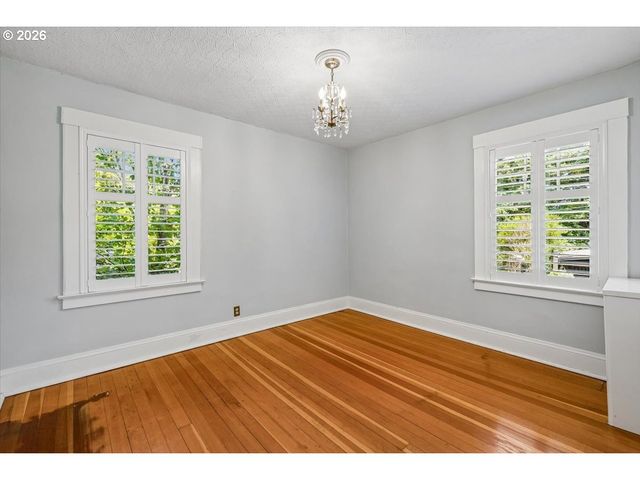 2352 Sw MARKET STREET Dr, Portland, OR 97201