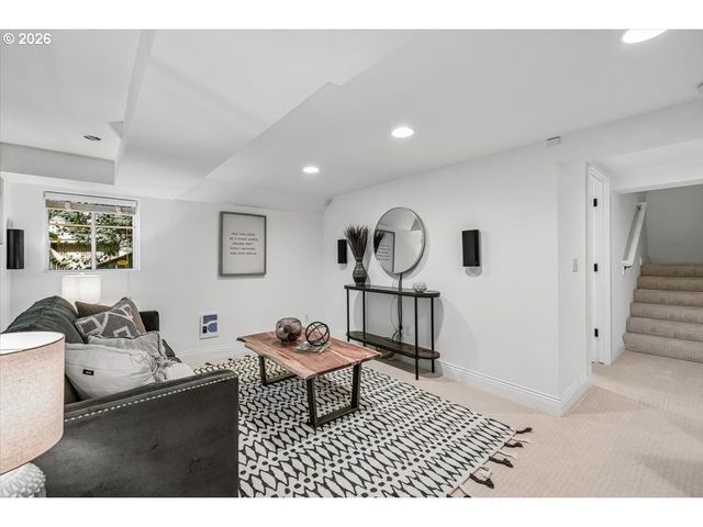 2352 Sw MARKET STREET Dr, Portland, OR 97201