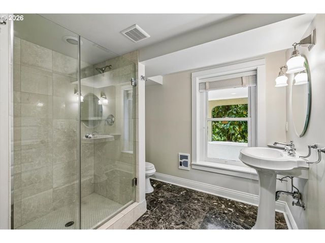 2352 Sw MARKET STREET Dr, Portland, OR 97201
