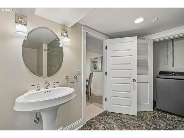 2352 Sw MARKET STREET Dr, Portland, OR 97201