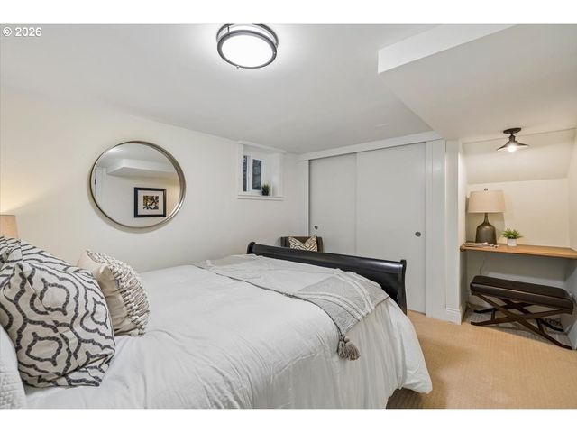 2352 Sw MARKET STREET Dr, Portland, OR 97201