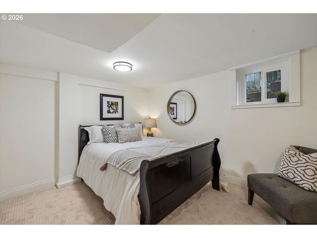 2352 Sw MARKET STREET Dr, Portland, OR 97201