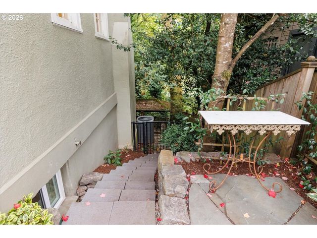 2352 Sw MARKET STREET Dr, Portland, OR 97201
