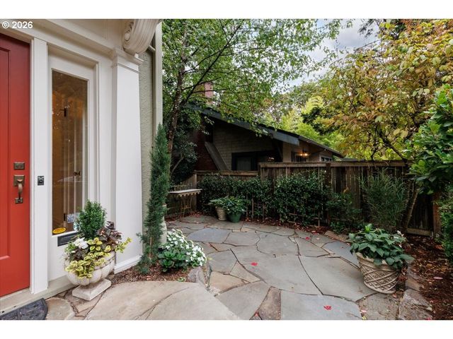 2352 Sw MARKET STREET Dr, Portland, OR 97201