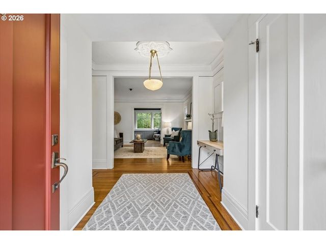 2352 Sw MARKET STREET Dr, Portland, OR 97201