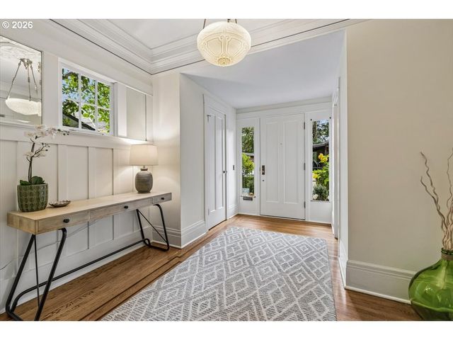 2352 Sw MARKET STREET Dr, Portland, OR 97201