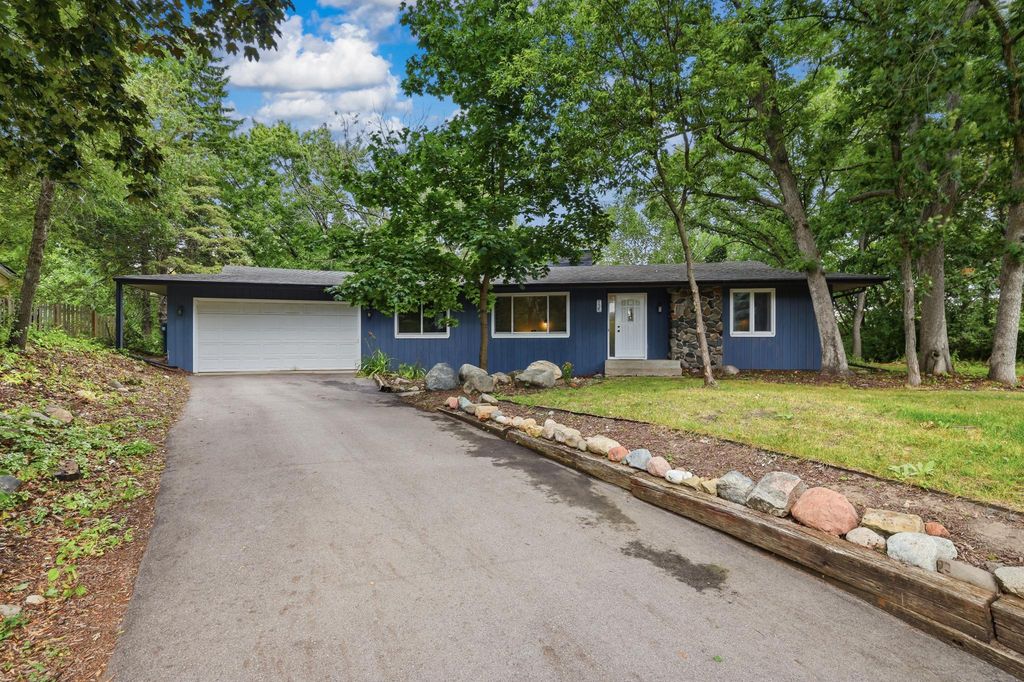 135 Sabra Court, Apple Valley, MN 55124 — exterior