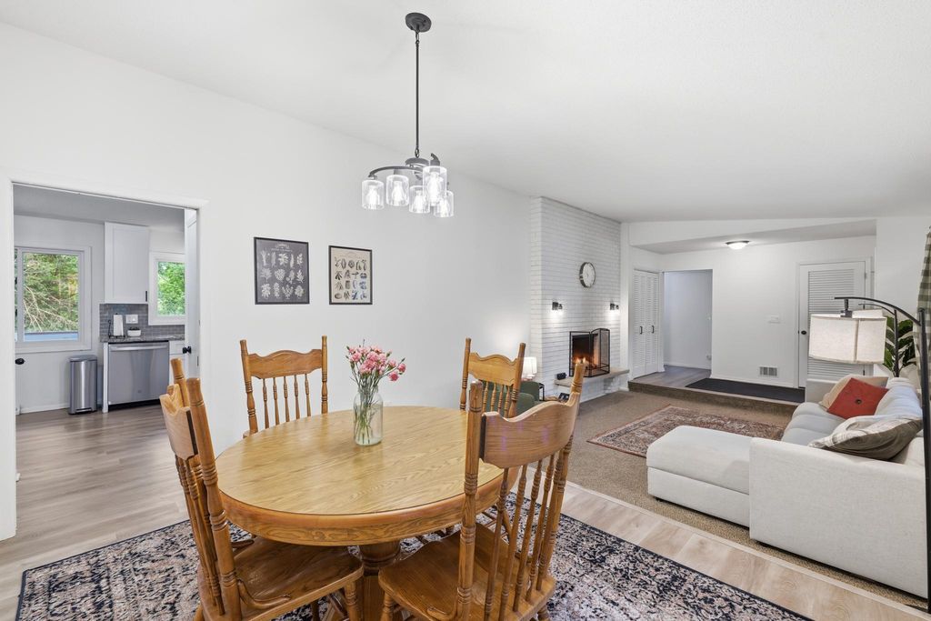 135 Sabra Court, Apple Valley, MN 55124 — photo 5