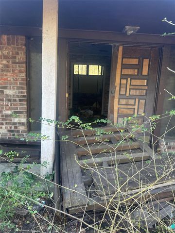 9980 Oak Tree Drive, Conroe, TX 77303