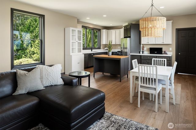 26408 NE 70th Street, Redmond, WA 98053