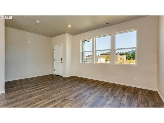 2957 U St, Springfield, OR 97477