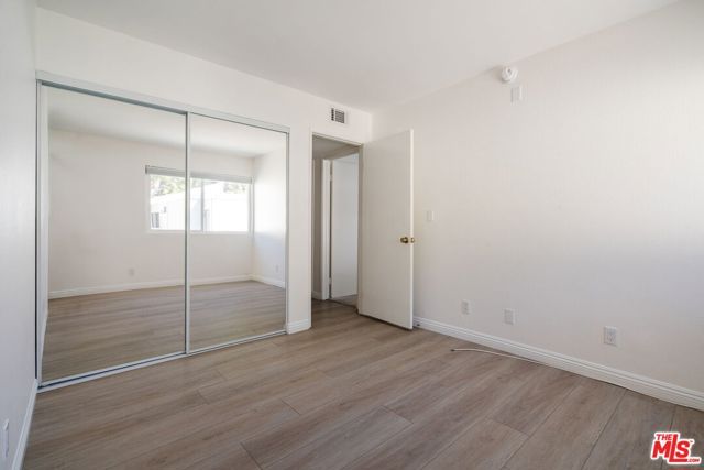 22125 Burbank Boulevard 7, Woodland Hills (los Angeles), CA 91367