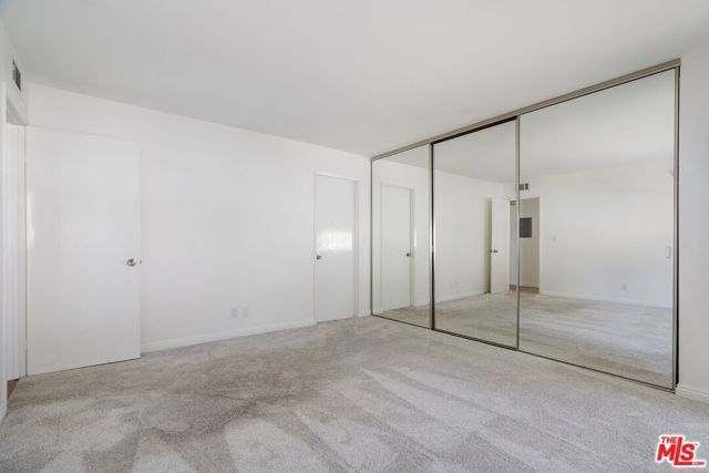 22125 Burbank Boulevard 7, Woodland Hills (los Angeles), CA 91367