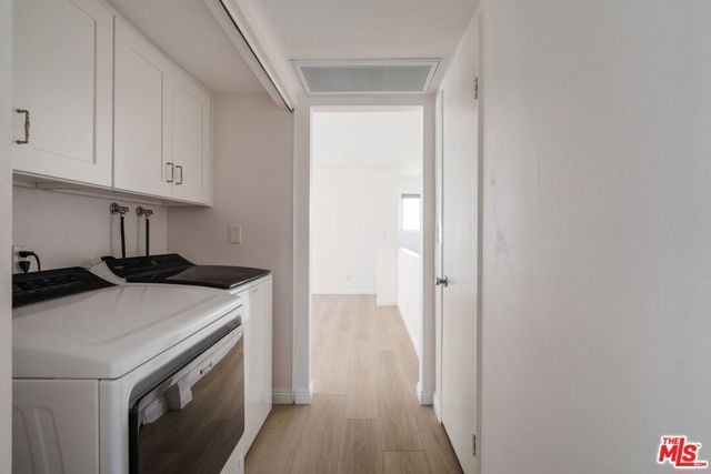 22125 Burbank Boulevard 7, Woodland Hills (los Angeles), CA 91367