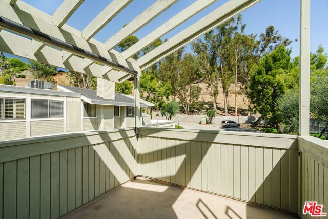 22125 Burbank Boulevard 7, Woodland Hills (los Angeles), CA 91367