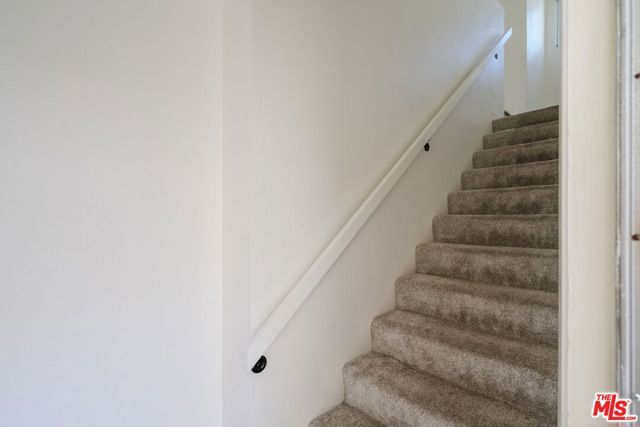 22125 Burbank Boulevard 7, Woodland Hills (los Angeles), CA 91367