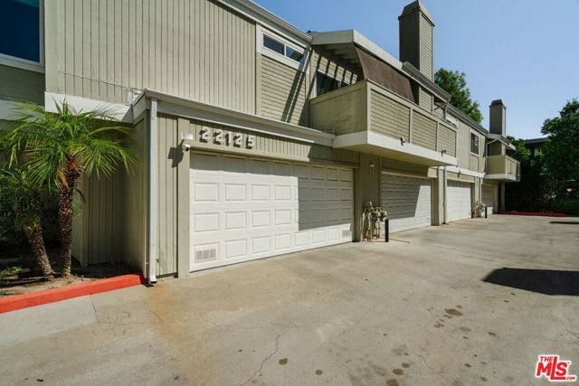 22125 Burbank Boulevard 7, Woodland Hills (los Angeles), CA 91367