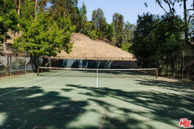 22125 Burbank Boulevard 7, Woodland Hills (los Angeles), CA 91367