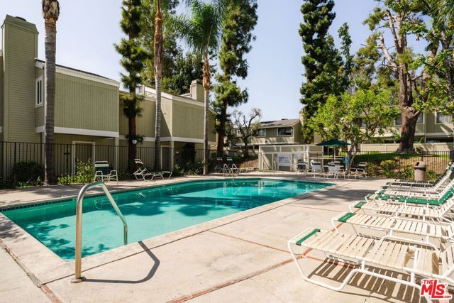 22125 Burbank Boulevard 7, Woodland Hills (los Angeles), CA 91367