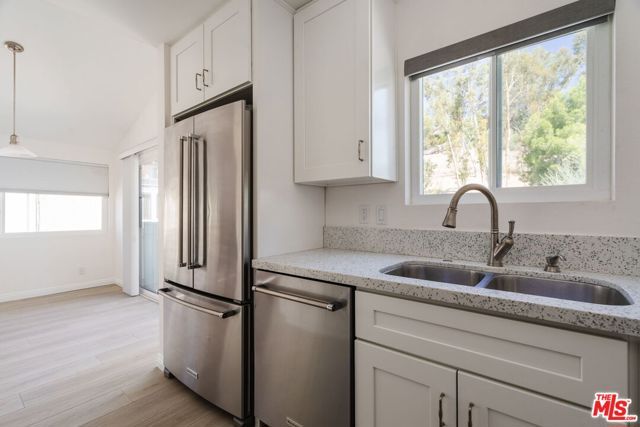 22125 Burbank Boulevard 7, Woodland Hills (los Angeles), CA 91367