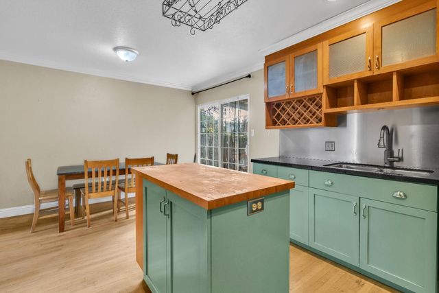 8570 Everglade Dr, Sacramento, CA 95826