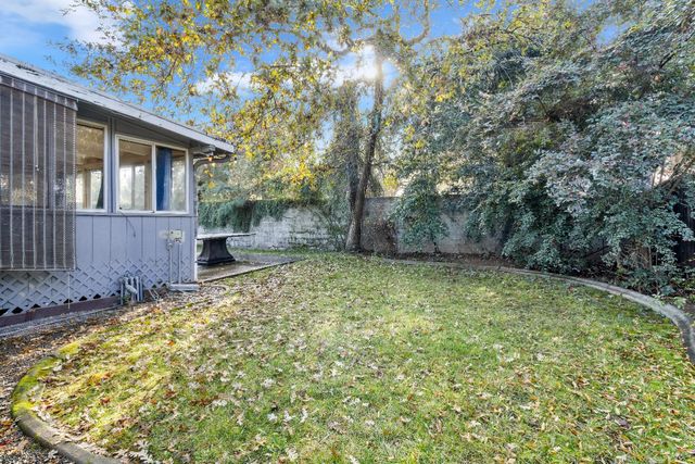 8570 Everglade Dr, Sacramento, CA 95826