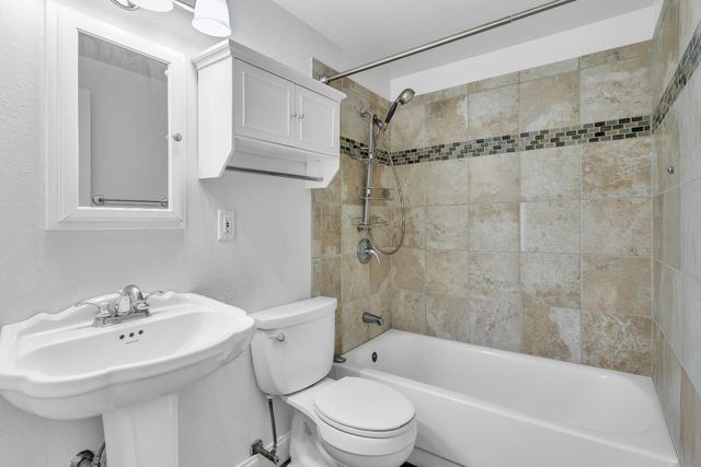 8570 Everglade Dr, Sacramento, CA 95826