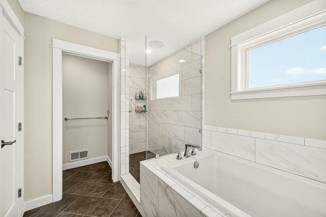 6401 Summit Pine Road NW, Rochester, MN 55901