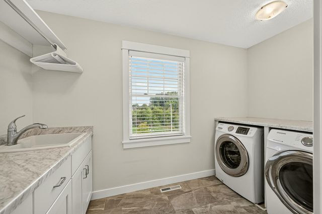 6401 Summit Pine Road NW, Rochester, MN 55901