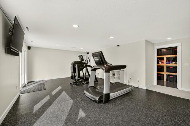 6401 Summit Pine Road NW, Rochester, MN 55901